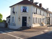 La Mairie de Neauphe Le Vieux